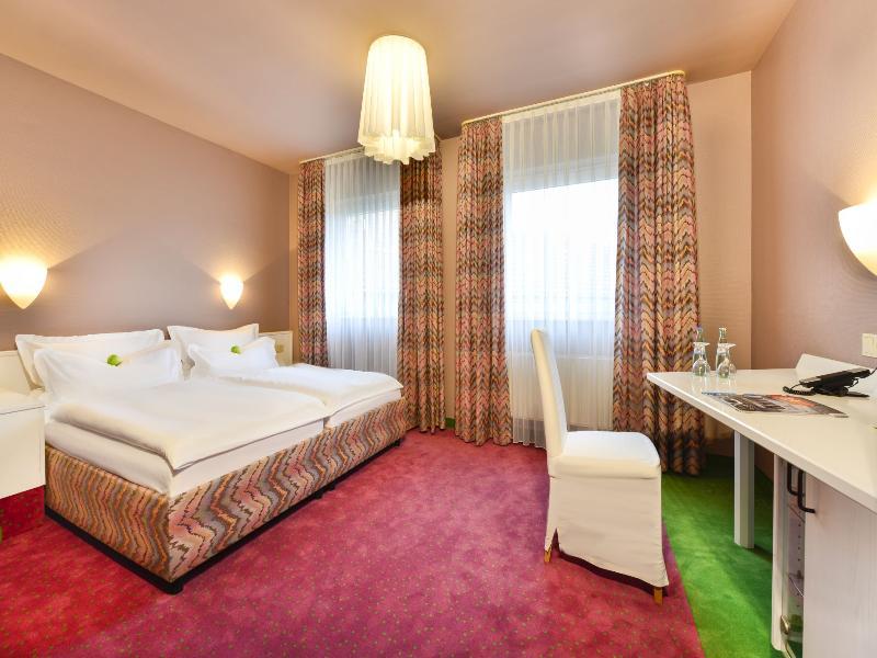 Airport Hotel By The New Yorker Cologne Exterior photo