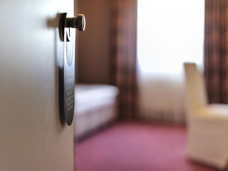Airport Hotel By The New Yorker Cologne Exterior photo