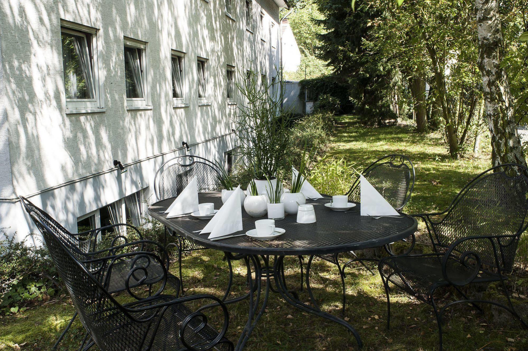 Airport Hotel By The New Yorker Cologne Exterior photo